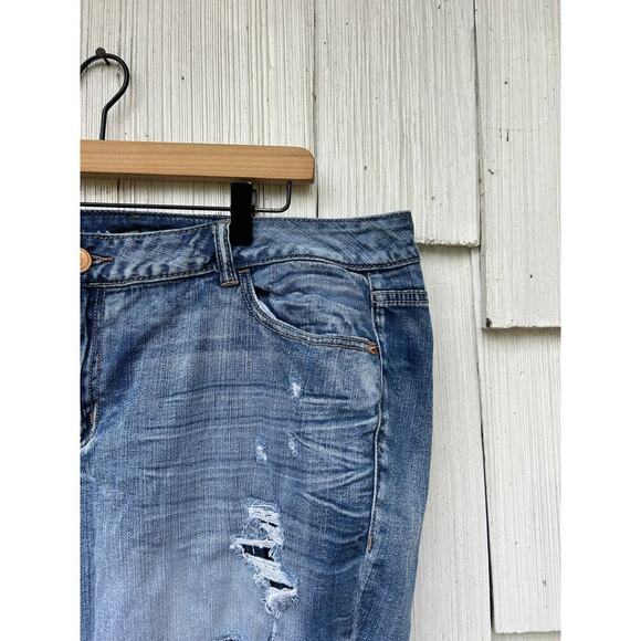 Lane Bryant Distressed Capri Denim Jeans Medium Wash Relaxed Fit Size 20 - Picture 2 of 7